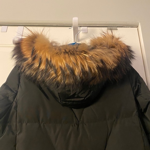 ❄️⛄️ Very Warm European Brand Down Coat with real fox fur - Picture 5 of 10